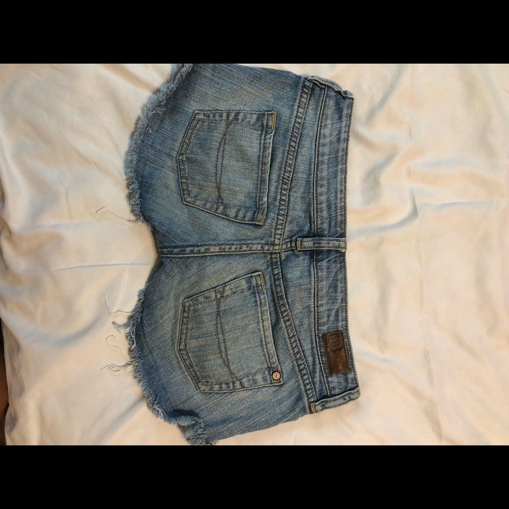 Bullhead distressed shorts